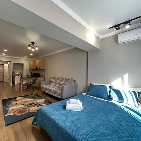 Ferienwohnung Жилой Комплекс Молодежный На Тулебаева Almaty Exterior foto